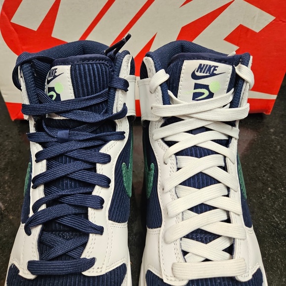 Sz 8.5 high top dunks great condition - Picture 8 of 11